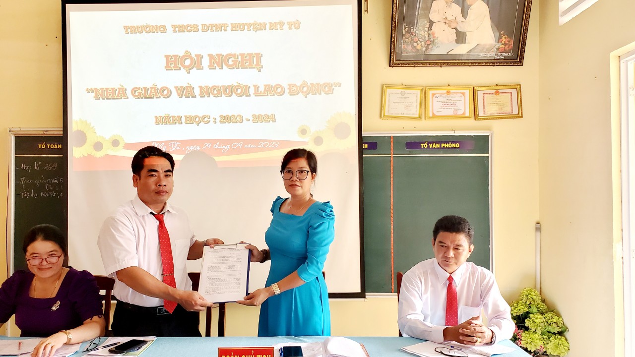 Hội nghị "Nhà giáo và người lao động" năm học 2023 - 2024